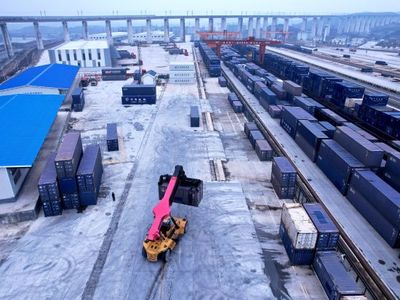 一港暢聯(lián)兩市場(chǎng) 湖南東盟集貨發(fā)運(yùn)逐年倍增 集裝箱的購(gòu)銷